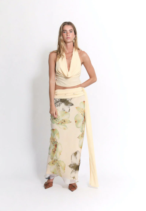 Solana Halter Drapeli Üst & Çiçekli Maxi Etek Takımı – Pastel Sarı