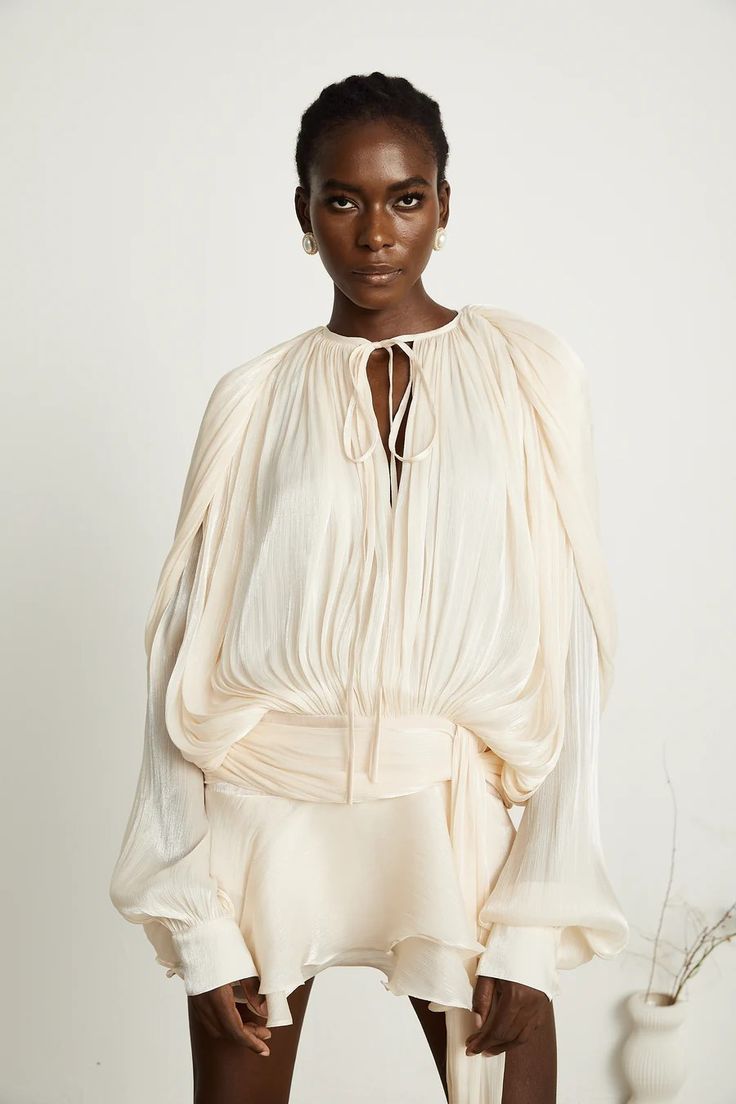 Ethereal Flow - Saten Mini Elbise – Balon Kol ve Drapeli Tasarım (Krem, Bordo)